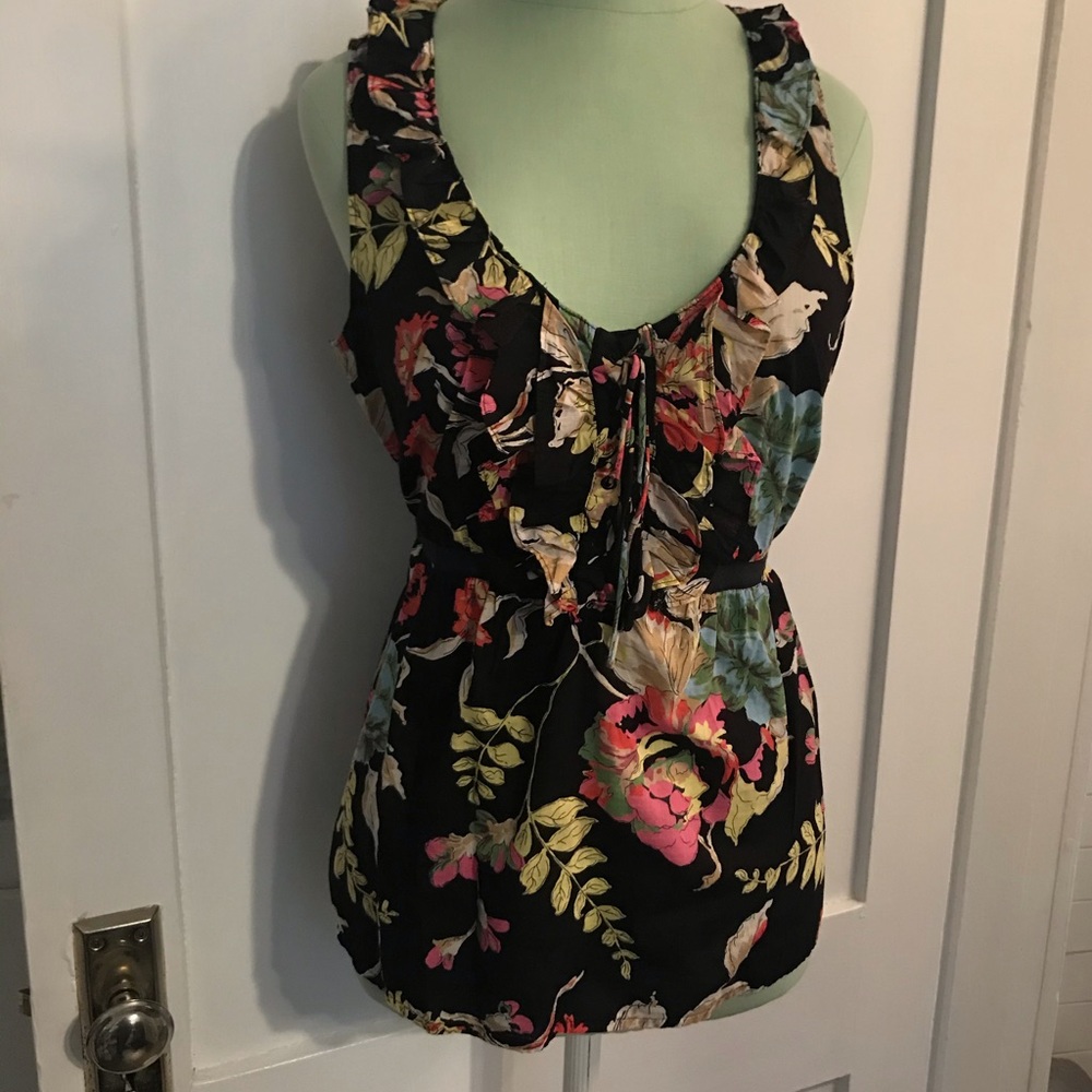 Cute floral blouse!